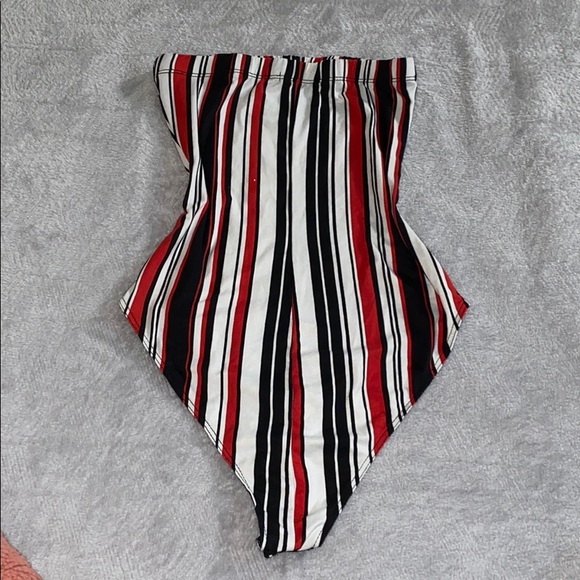 Stripped body suit - Picture 3 of 3